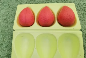 Vintage Avon Strawberry Shower Soap Guest Soap Set - Picture 1 of 4