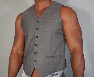 GRAY PLAID VEST SIZE MEN'S L - Image 1 of 3