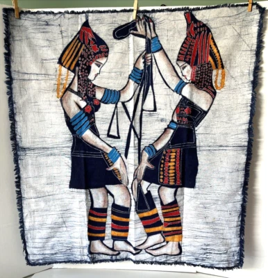 Arte popular tribal vintage asiático/chino hecho a mano BATIK arte de pared flecos automáticos 33x31" Foto 1 de 2