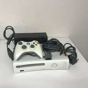 Microsoft Xbox 360 White Console HDMI 60GB with Wired Controller - Picture 1 of 16