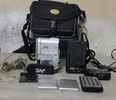 JVC CAMÉSCOPE NUMÉRIQUE MINI DV AVEC ACCESSOIRES ORIGINAUX - Photo 1/4