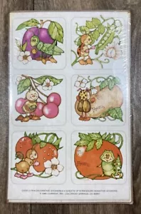 Adesivi decorativi marca attuale 1980 codice 2179 simpatici insetti frutta etichette regalo - Foto 1 di 3