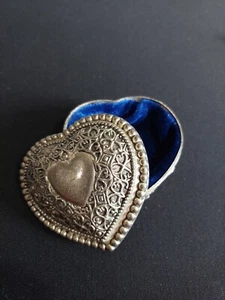 Trinket Box Metal Heart Shaped Blue Velvet Lined Silver Tone Monogram B Vintage  - Picture 1 of 10
