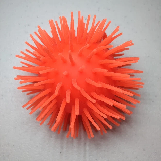 Bolas de estrés acolchadas coloridas Totem World de 4" Foto 1 de 1