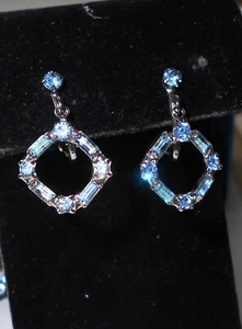 Orecchini Vintage GLAM Clip Back Polvere Blu Impostazioni - Pendenti Tono Argento Lunghi 1" - Foto 1 di 2