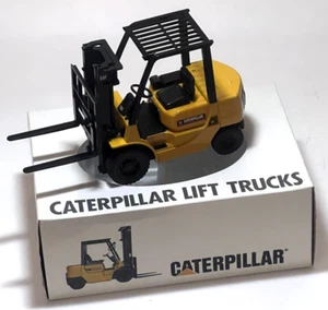Japan CAT 25 Caterpillar Lift Trucks 1:25 Mint Model in VGC Box ~ FREEPOST - Bild 1 von 2