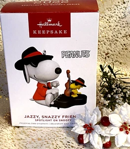 2022 Hallmark JAZZY SNAZZY FRIENDS Ornament #25 SPOTLIGHT ON SNOOPY Joe Cool - Picture 1 of 3