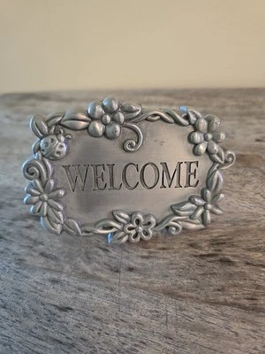 Placa de aldaba de puerta de metal BIENVENIDA de colección jardín floral 4,58" de ancho x 3,25" de profundidad x 1,25" de profundidad Foto 1 de 4