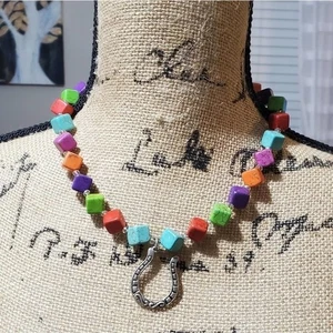 Boutique horseshoe real stone multicolor western necklace - Picture 1 of 4