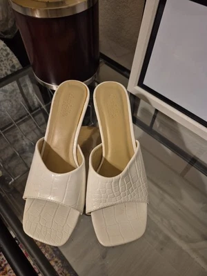 Tacones Charlotte Russe crema talla 6 Foto 1 de 4