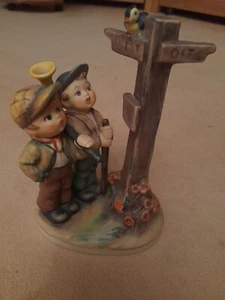 Hummelfigur "Am Scheideweg " - Bild 1 von 3