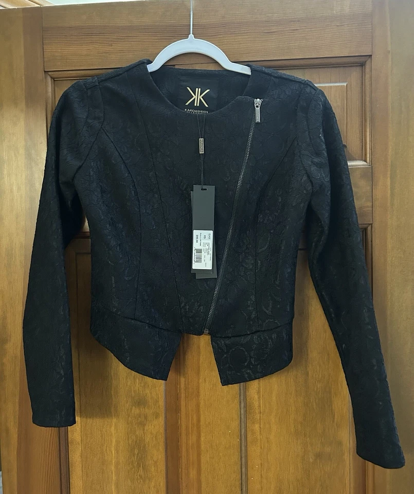 Chaqueta motera de encaje Kardashian Kollection, negra talla XS NUEVA CON ETIQUETAS Foto 1 de 4