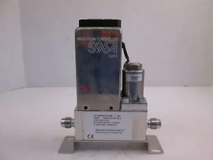Brooks 5964, Mass Flow Controller, MFC, Gas: O2, 1 SLPM, 1/4" VCR, Used - Picture 1 of 3