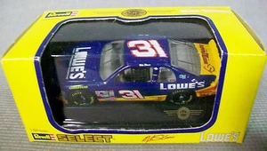 REVELL COLLECTION 1:64  MIKE SKINNER LOWE'S RACING - Picture 1 of 1