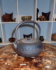 Tetera japonesa Tetsubin de hierro fundido antigua - Imagen 1 de 7
