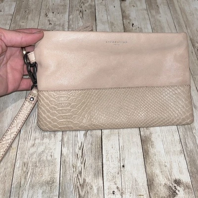 Bolso de muñeca grande de cuero Liebeskind Berlin Foto 1 de 4