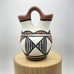 Vintage Isleta Small Native American Pottery Wedding Vase Signed Artist Bulb - Picture 1 of 11