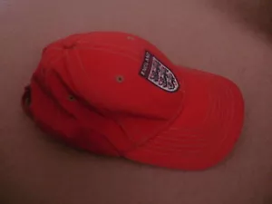 Boys official ENGLAND 3 LIONS red baseball cap hat FREE POSTAGE - Picture 1 of 1