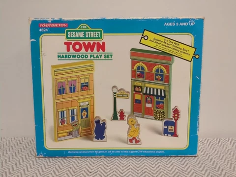 Vintage 1995 Sesame Street Hardwood Town Playset 4524 Cover