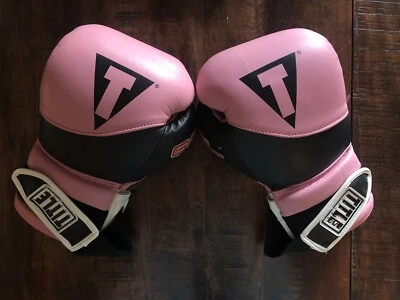 Guantes de Boxeo Title Para Mujer Rosa y Negro Kickboxing Talla Regular USADOS Foto 1 de 4
