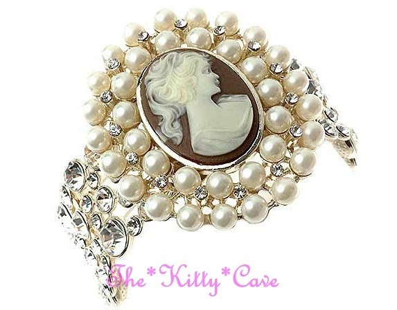 Brazalete camafeo grande de perlas doradas decorativas vintage con cristales de Swarovski Foto 1 de 1
