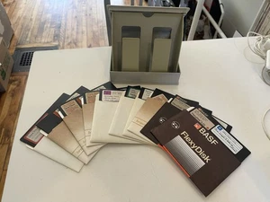 10x 5.25” Floppy Disks w/ MiniKas-ette/10 Storage Case - Foto 1 di 5