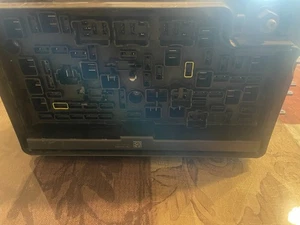 Caja de fusibles módulo de alimentación totalmente integrada Dodge Ram 1500 TIPM 09 04692123AE - Imagen 1 de 8
