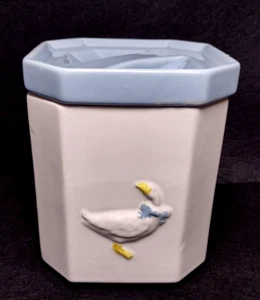 McCoy Pottery 6" Country Goose w/Blue Ribbon Canister w/Lid Vintage USA #2123 - Picture 1 of 10