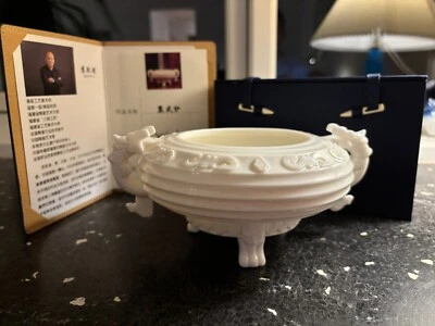 Quemador de incienso Gui de porcelana blanca Dehua de Su Yuejin Foto 1 de 4