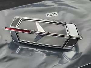 NOS 1968-70 GM 400841 OLDSMOBILE CUTLASS GRILL EMBLEM 0528 A9 - Picture 1 of 6