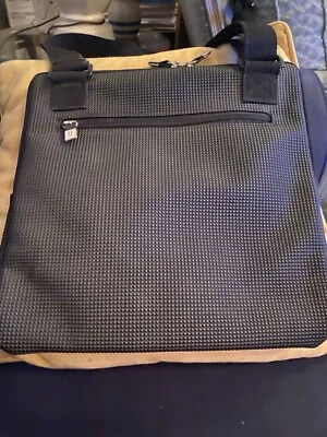 Bolso Bandolera Urban Oxide2 Negro Unisex Acabado Goma Texturizada Bolso de Mano Mensajero Foto 1 de 4