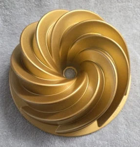 Nordic Ware Gold Heritage Bundt Pfanne 10 Tassen 2,4 Liter EUC! - Bild 1 von 5