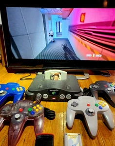 Nintendo N64 Console Bundle - 4x Controllers - GoldenEye 007 - Variety Paks - Picture 1 of 8
