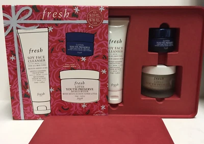 Set de limpieza e hidratación fresco día y noche para looks jóvenes más jóvenes Foto 1 de 4