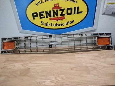 1973 NOVA GRILLE NICE SHAPE + LAMPS + EMBLEM SUPER SPORT #6274308 EZ RESTO 1974 - Image 1 of 4