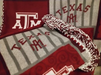Manta pequeña de lana para bebé Texas A&M University College con súper volantes de ganchillo Foto 1 de 4
