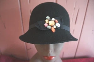 DAMEN NINE WEST CLOCHE HUT MIT SCHMUCKAPPLIKATION - Bild 1 von 2