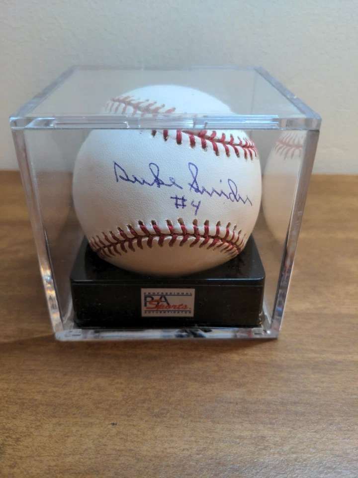 BROOKLYN DODGERS DUKE SNIDER #4 HOF SIGNED BASEBALL PSA MINT 9.5 SWEET SPOT - Image 1 of 4