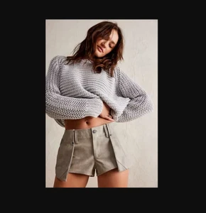 Free People We The Free Dark Angel Vegan micro pantaloncini in grigio UK 12 RRP £ 88 - Foto 1 di 4
