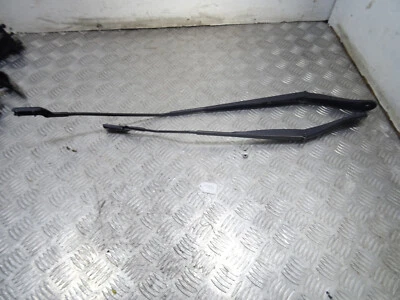 2020 RENAULT CLIO ICONIC XJA TCE MK5 5DRS HATCH PAIR OF FRONT WIPER ARM *2933 - Image 1 of 4
