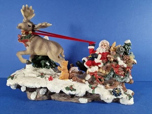 WEIHNACHTSMANN IM SCHLITTEN MIT RENTIER Christmas Collection Schneewittchen Resin Ornament - Bild 1 von 5