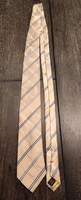 Donald J. Trump 签名系列领带 | 金色 | 经典宽度 — 第 1/4 张图片