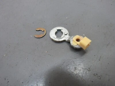 Clip de cilindro de bloqueo de manija de puerta Honda Prelude 1997-2001 OEM Foto 1 de 4