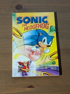 Sonic The Hedgehog - Vintage Paperback By Teitelbaum - VERY GOOD - Bild 1 von 3
