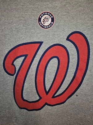 Potomac Nationals NatsTown 中号男式灰色图形标志短袖 T 恤 MiLB — 第 1/4 张图片