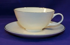 BEAUTIFUL SYRACUSE CHINA CHEVY CHASE COFFEE CUP & SAUCER SET IVORY PLATINUM TRIM - Picture 1 of 6