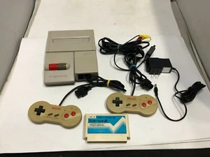 Nintendo NEW FAMICOM Konsole System AV HVC-101 mit Adapter für 100V-240 A777 - Bild 1 von 10