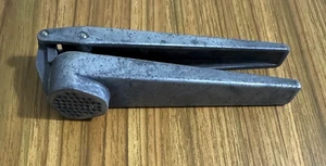 Vintage Susi Knoblauchpresse 6" lang Made in Switzerland - Bild 1 von 4