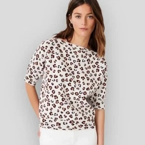 NUEVO CON ETIQUETAS Camiseta Suéter Ann Taylor Estampado Leopardo Cuello Barco, XL, Algodón/Nylon/Modal/Poliéster - Imagen 1 de 10