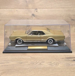1967 Oldsmobile 4-4-2 Gold Metallic Coupe 1/18 Scale Highway 61 w/ Display Case - Picture 1 of 13